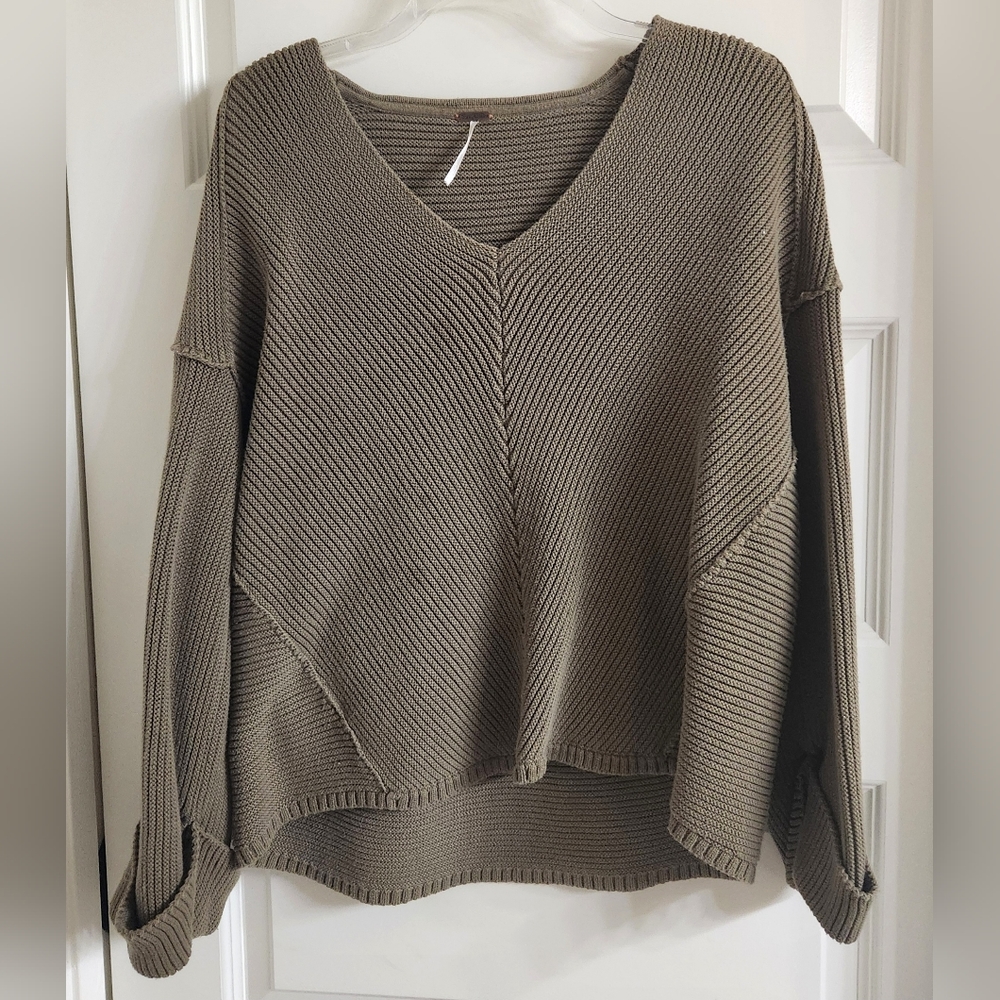 Thick Free People Oversized Ribbed Sweater V Neck. Large Sleeves w/Cuff Sz Small